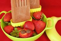 Strawberry Banana Fudge Popsicles: Creamy No-Bake Treats