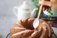 Fresh Strawberry Glaze for Cakes — Quick Homemade Icing