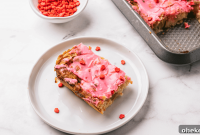 Bakery-Style Baked Apple Slices with Cinnamon Crumble