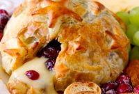 Baked Brie en Croûte with Cranberries and Puff Pastry