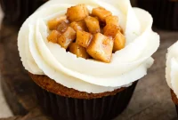 Apple Pie Cupcakes Recipe with Cinnamon Streusel