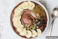 Thick Dreamy Chocolate Smoothie Bowl Recipe for Breakfast