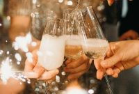 Sparkling Non-Alcoholic Champagne: Elegant Alcohol-Free Bubbly