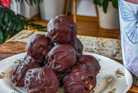 Peanut Butter Rice Krispie Balls — No-Bake Holiday Treats