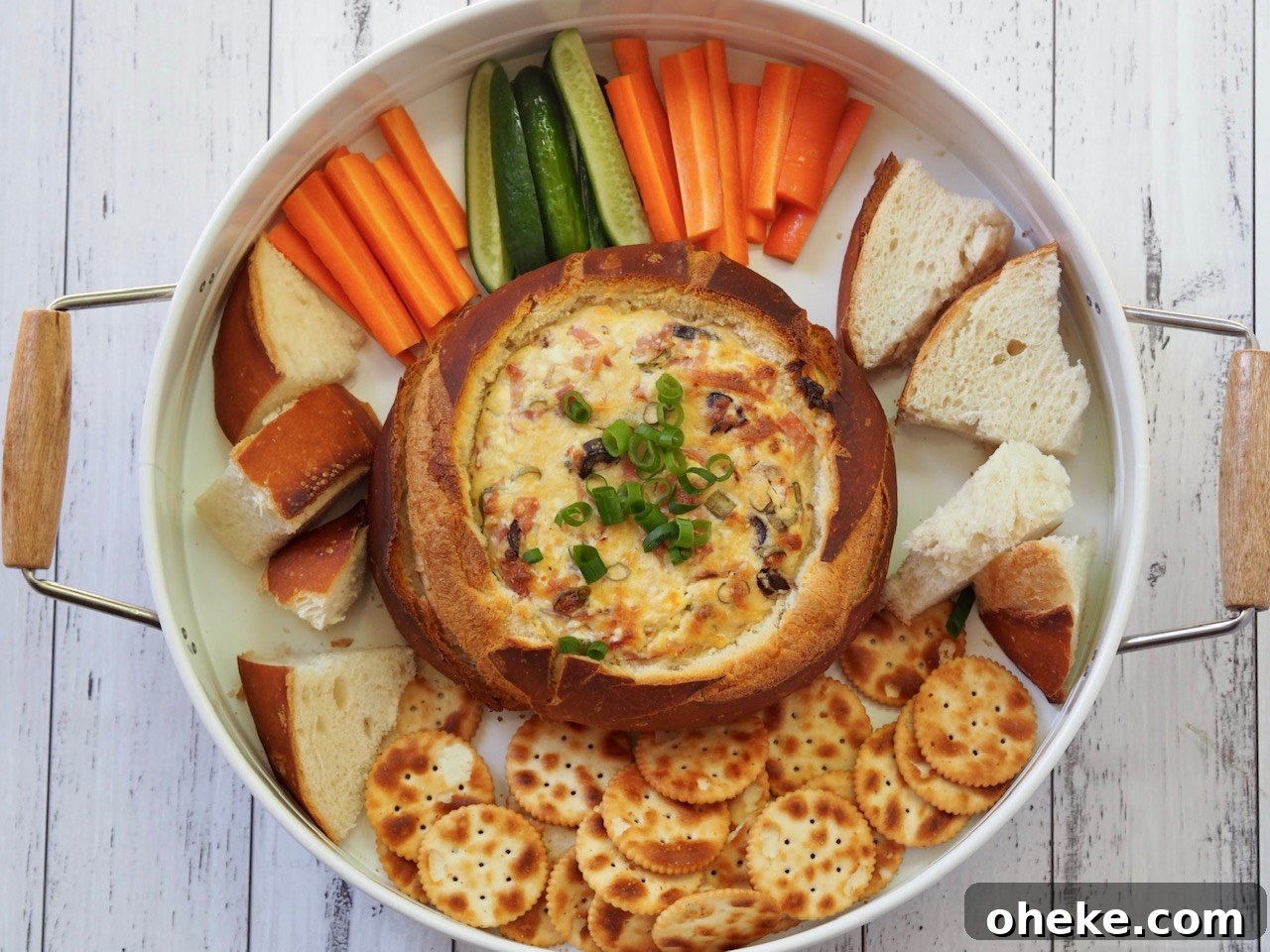 Delicious Ham and Cheese Cobb Loaf Dip
