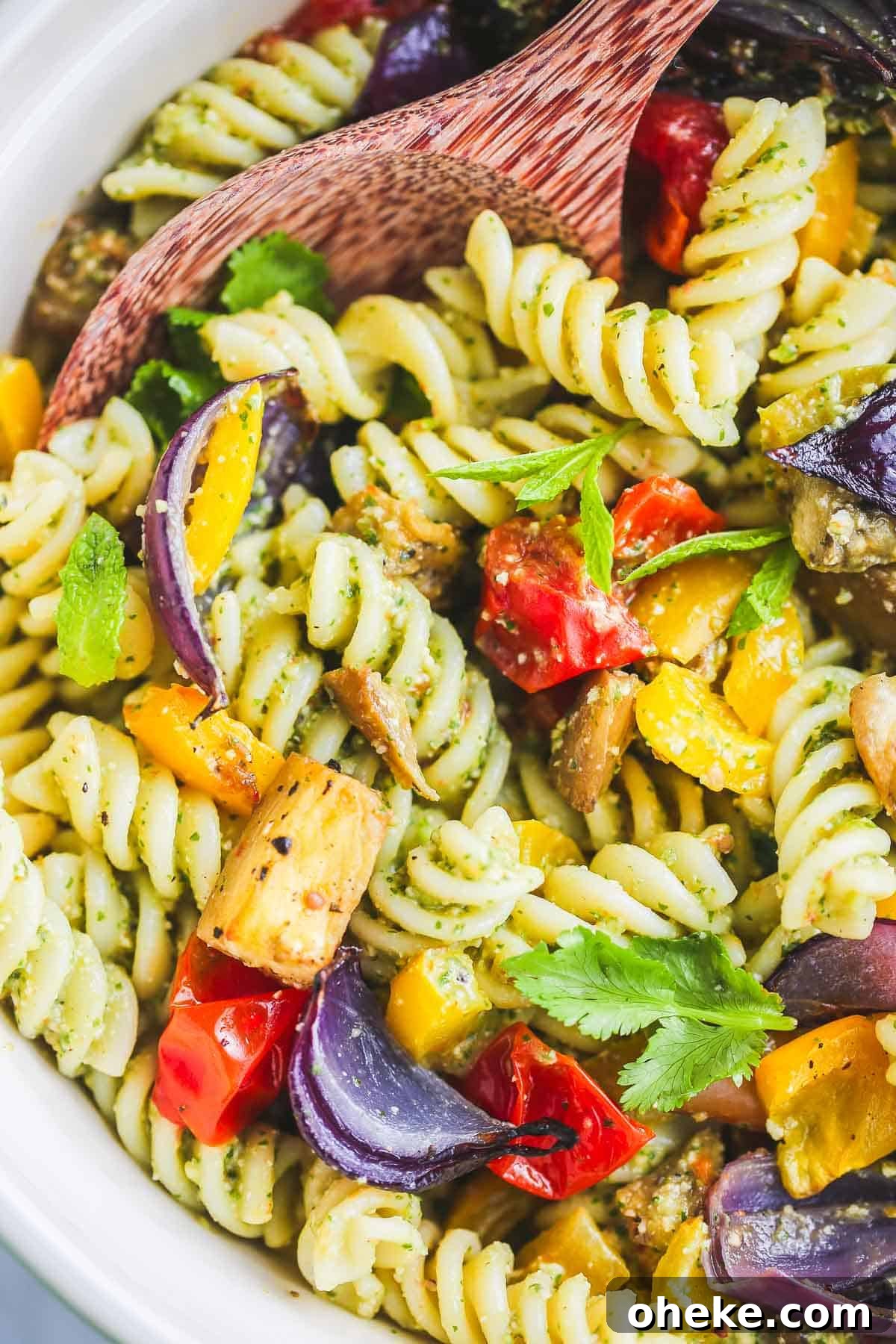 Vibrant Vegan Pasta Salad with Mediterranean Veggies and Herbs 5 The colourful vegan pasta salad served in a large ceramic bowl