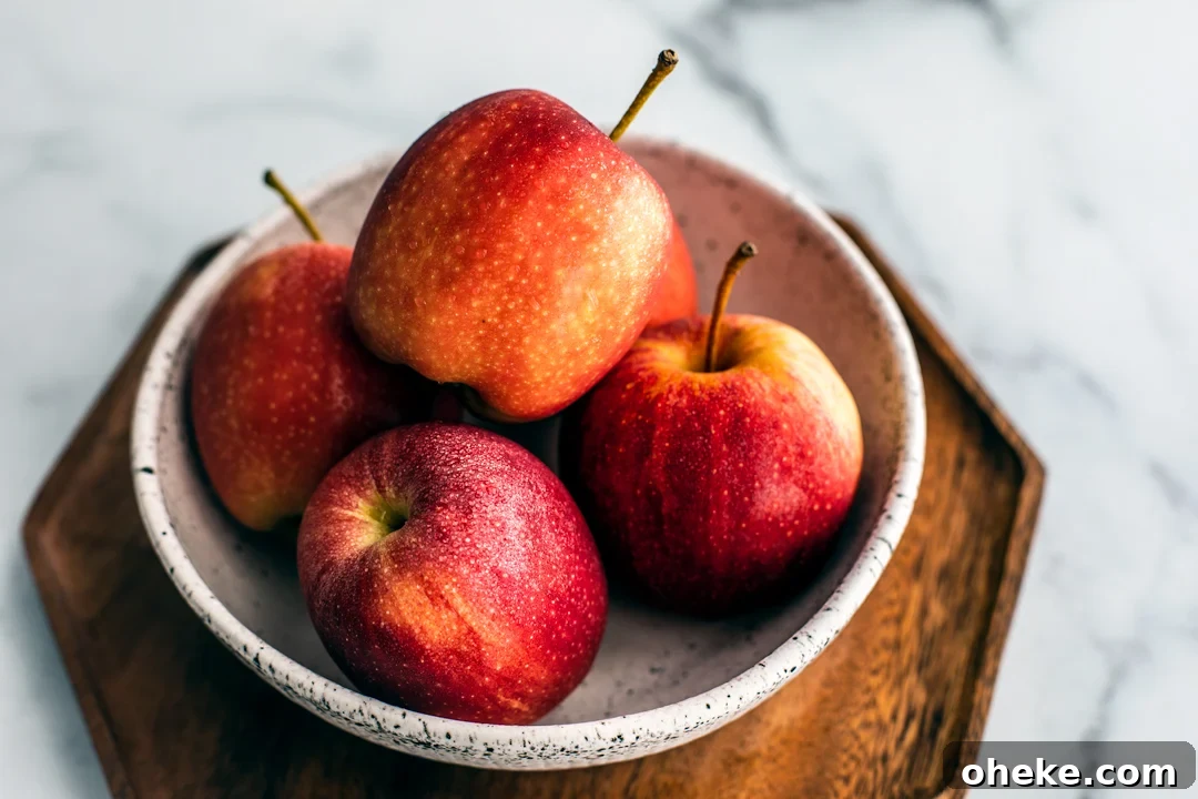 Bowl of red apples.