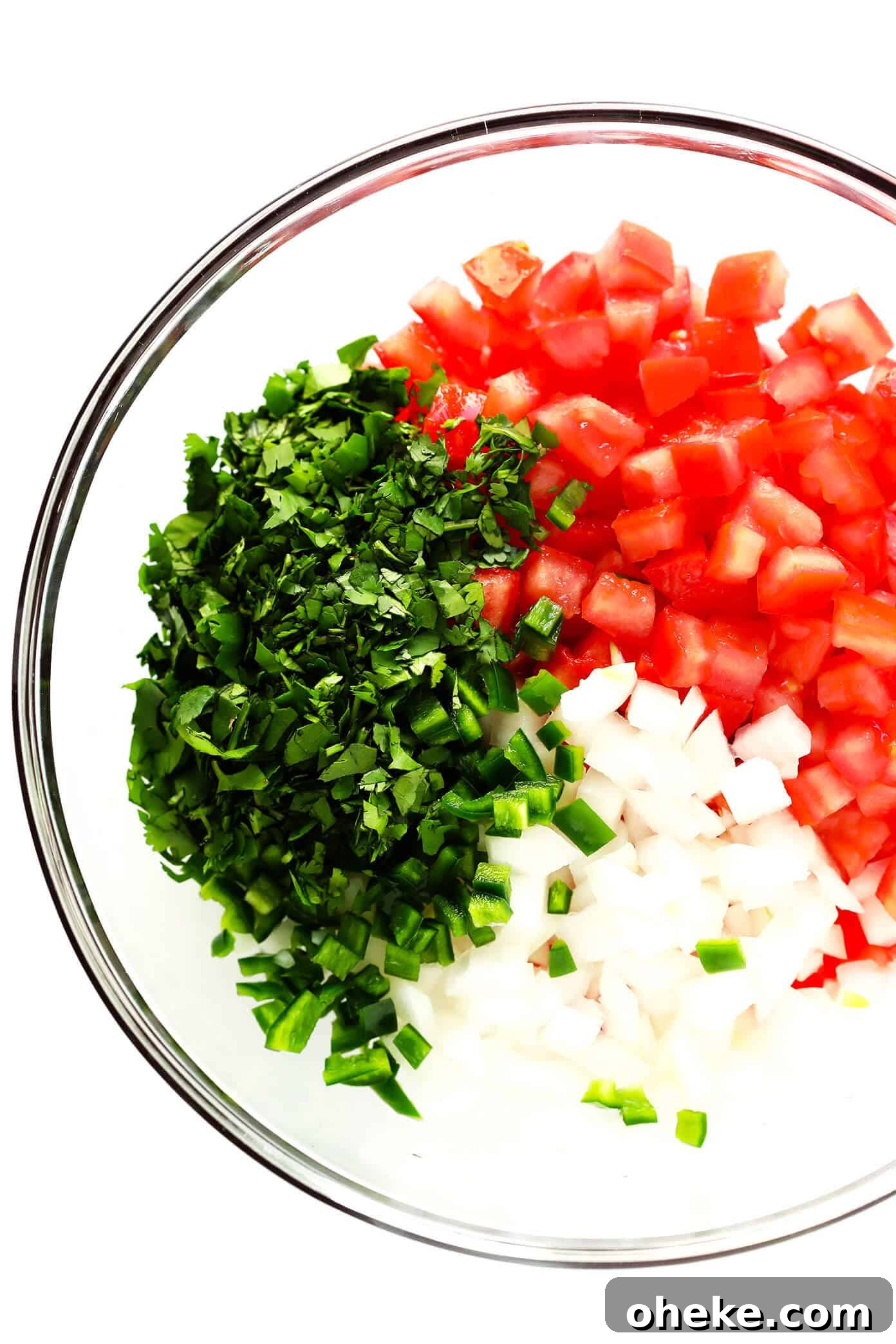 The BEST Pico de Gallo recipe! It's easy to make in 10 minutes with just 7 ingredients, it's perfect for topping all of your favorite Mexican dishes, or eating simply as salsa with chips. It's also naturally gluten-free and vegan, and perfect for Cinco de Mayo. | Gimme Some Oven #picodegallo #mexican #salsa #glutenfree #appetizer #vegan Pico de Gallo Ingredients