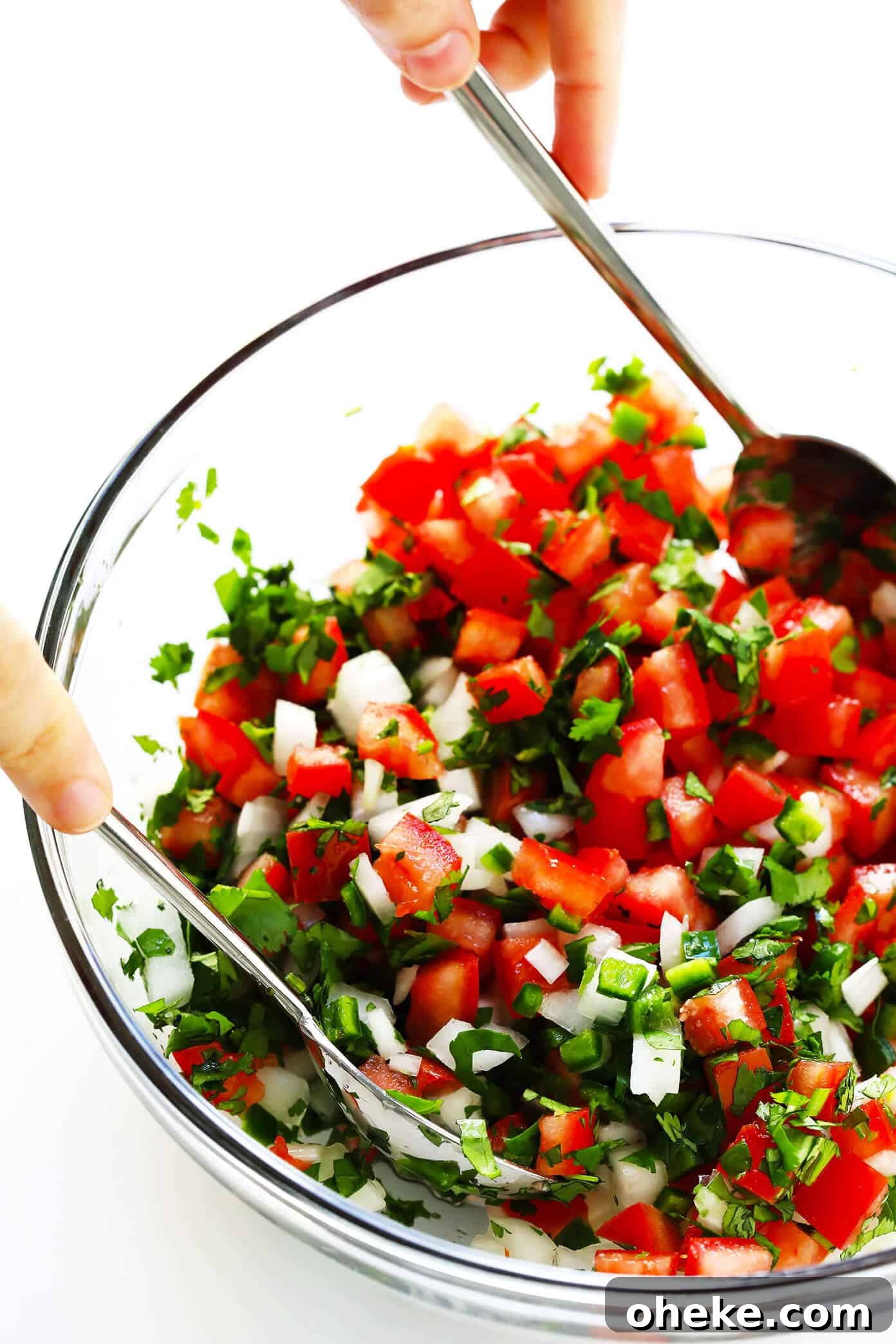 The BEST Pico de Gallo recipe! It's easy to make in 10 minutes with just 7 ingredients, it's perfect for topping all of your favorite Mexican dishes, or eating simply as salsa with chips. It's also naturally gluten-free and vegan, and perfect for Cinco de Mayo. | Gimme Some Oven #picodegallo #mexican #salsa #glutenfree #appetizer #vegan How To Make Pico De Gallo