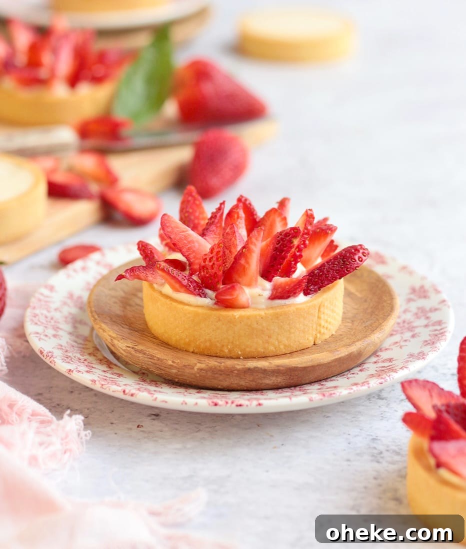 Tartlet on a wooden plate with strawberries