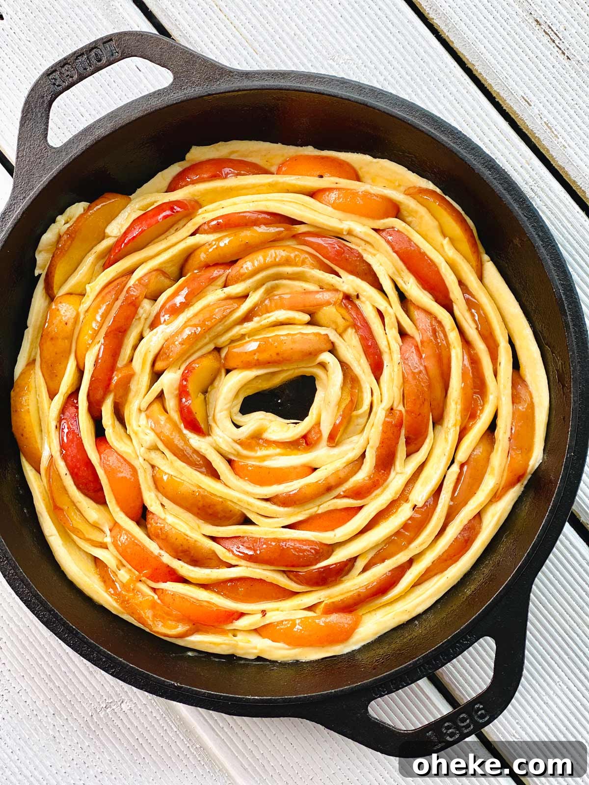 Cinnamon Roll Apple Pie Recipe: Flaky Swirls with Spiced Apples 3 Cinamon roll apple pie pastry