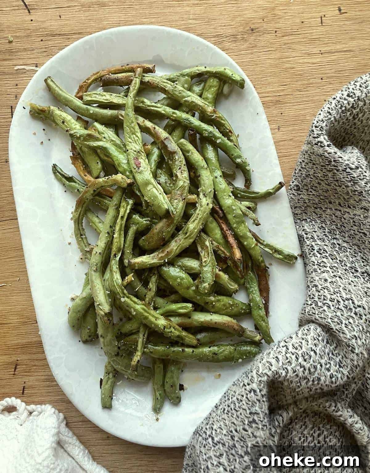 Crispy Garlic Air Fryer Green Beans_recipe 6 Crispy air fried green beans on a white plate.