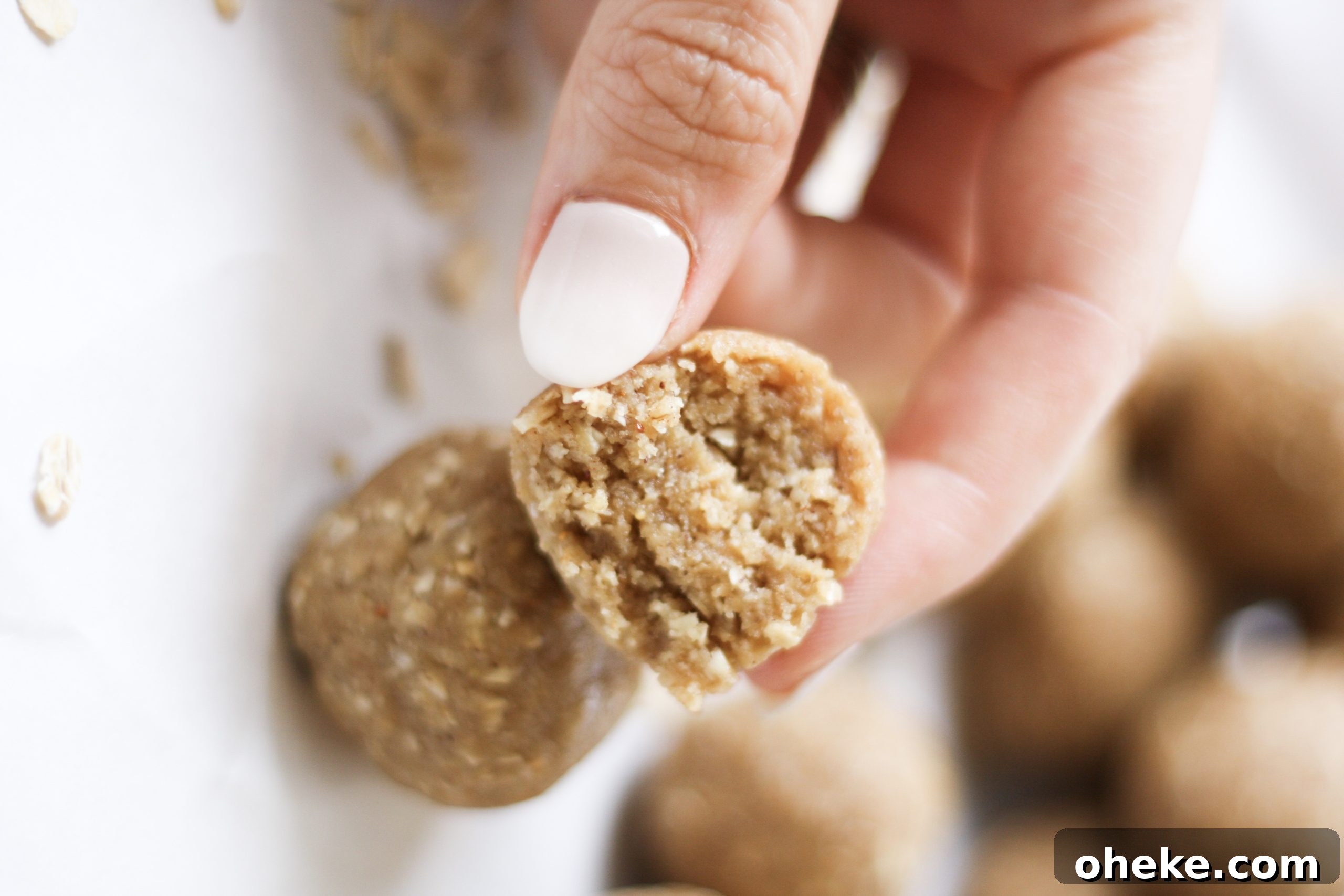 Peanut Butter Oatmeal Cookie Dough Bites - These healthy treats are easy to make, taste JUST like a ball of cookie dough, and will satisfy your sweet tooth in a healthy way! The best.