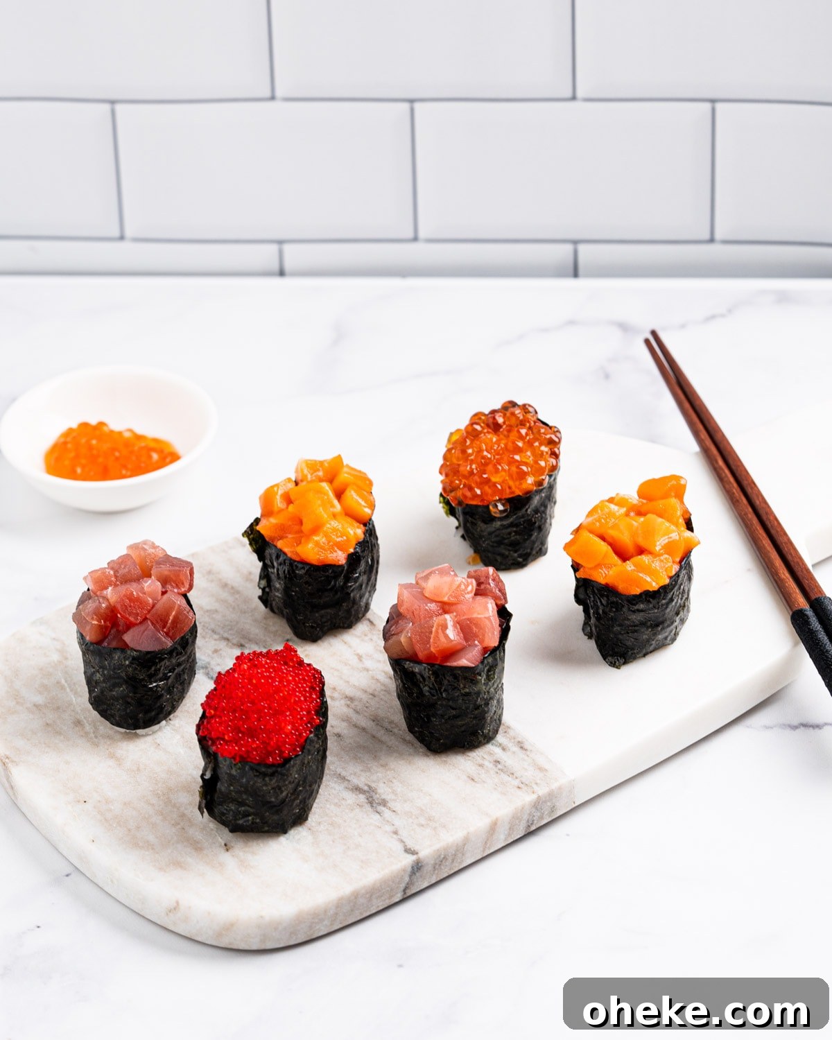 How to Make Gunkan Sushi: Step-by-Step Recipe and Tips 2 6 gunkan on a marble serving board: 1 tabiko gunkan, 2 tuna gunkans, 2 salmon gunkans and 1 ikura gunkan.