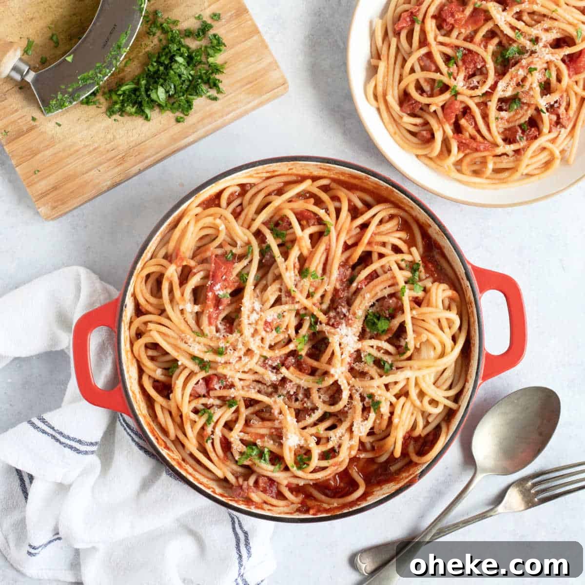 Bucatini all'Amatriciana in a pan.